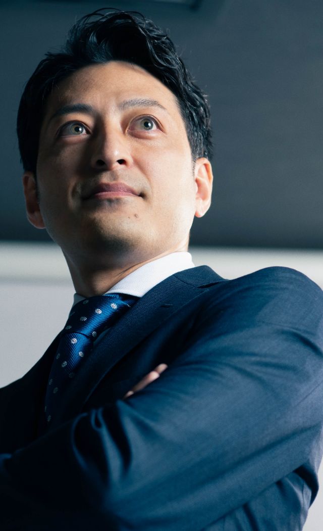 スーツの男性